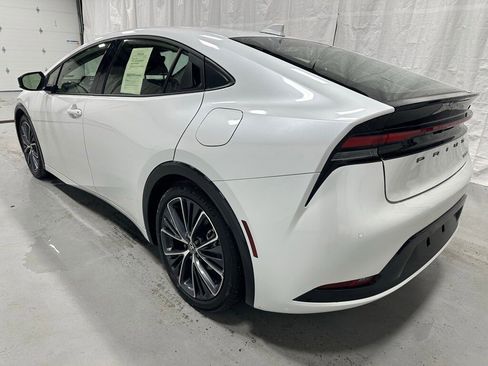 Used 2025 Toyota Prius XLE image 5