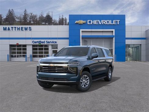 New 2026 Chevrolet Suburban LT image 8