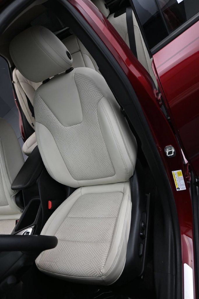 Used 2022 Buick Encore GX Essence w/ Advanced Technology Package FWD image 14
