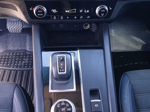 Used 2024 Mitsubishi Outlander SE image 21