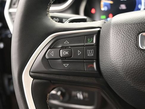 Used 2025 Jeep Grand Cherokee Altitude AWD/4WD image 28