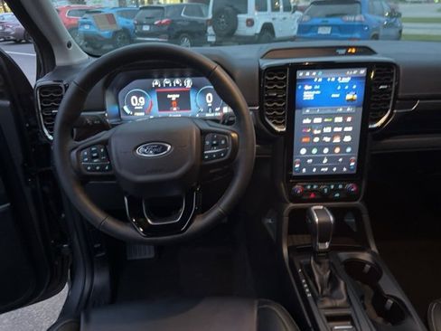 Used 2025 Ford Ranger Lariat w/ Trailer Tow Package image 16