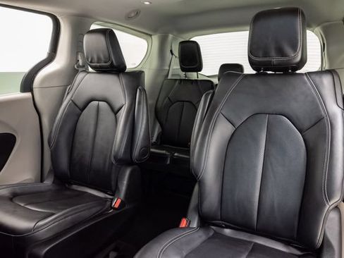 Used 2024 Chrysler Pacifica Limited FWD image 28
