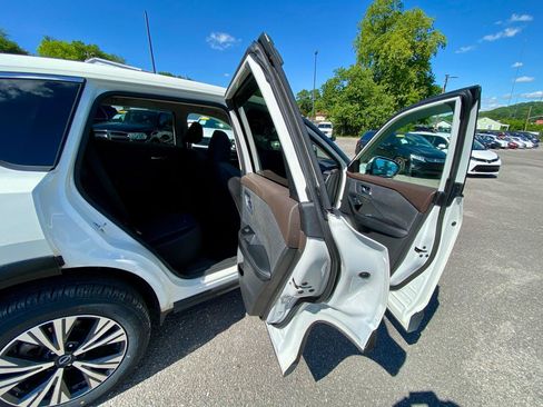 Used 2022 Nissan Rogue SV FWD image 11