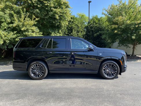 Used 2025 Cadillac Escalade Sport Platinum w/ LPO, Floor Liner Package AWD/4WD image 10
