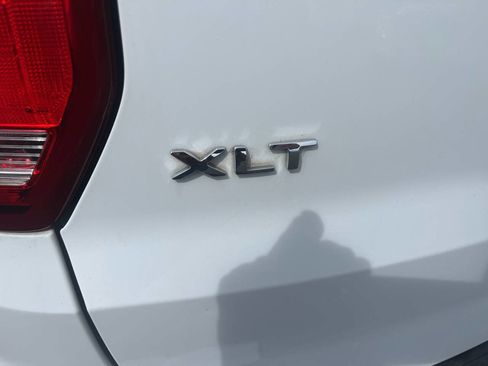 Used 2019 Ford Explorer XLT w/ Equipment Group 202A AWD/4WD image 9