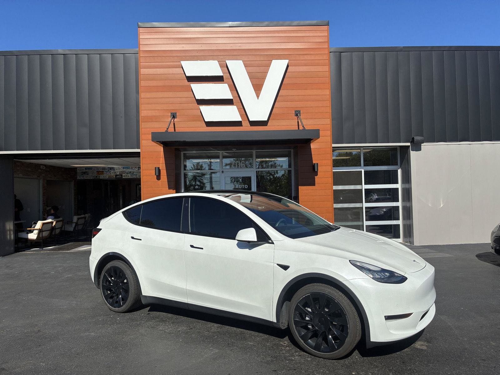 Used 2021 Tesla Model Y Long Range AWD/4WD image 1