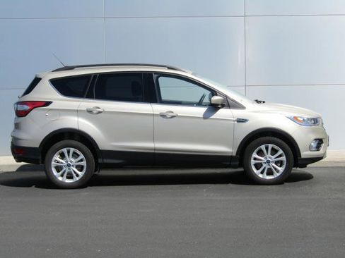 Certified 2017 Ford Escape SE w/ Equipment Group 201A AWD/4WD image 3