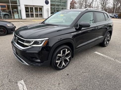 Certified 2023 Volkswagen Taos SEL image 3