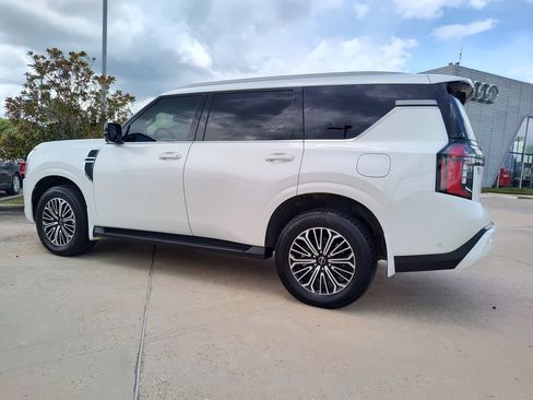 Used 2025 Nissan Armada SL w/ Captain's Chari Seat Package RWD image 5