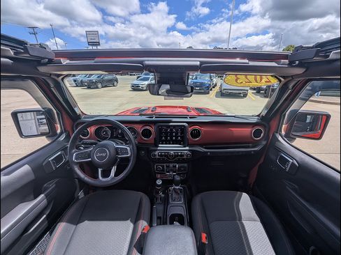 Used 2023 Jeep Wrangler Unlimited Rubicon w/ LED Lighting Group AWD/4WD image 28