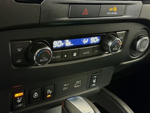 Used 2022 Nissan Frontier PRO-4X w/ Pro-4X Premium Package image 18