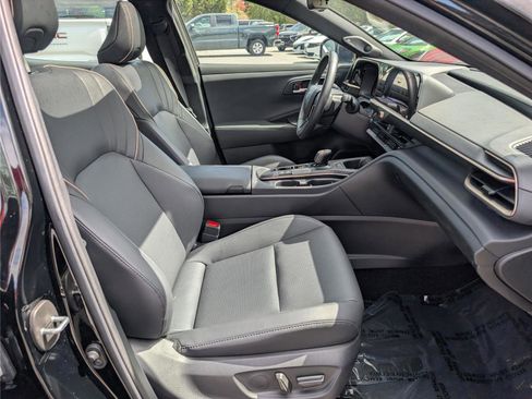 Used 2023 Toyota Crown Limited w/ Advanced Technology Package image 11