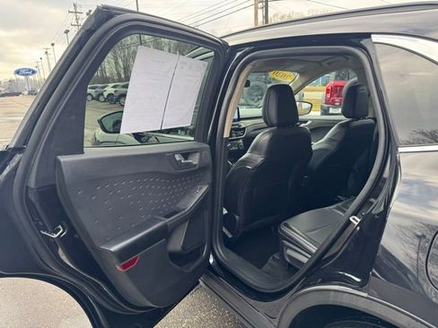 Used 2020 Ford Escape Titanium image 17