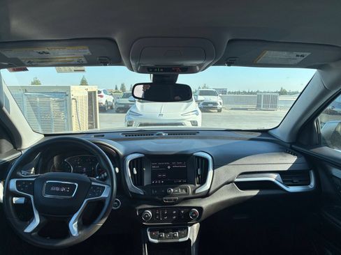 Used 2024 GMC Terrain SLE FWD image 32