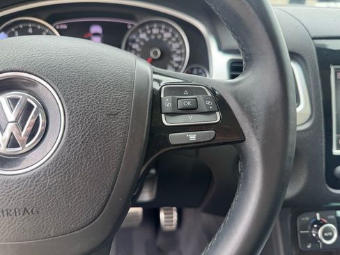 Used 2013 Volkswagen Touareg Hybrid image 18