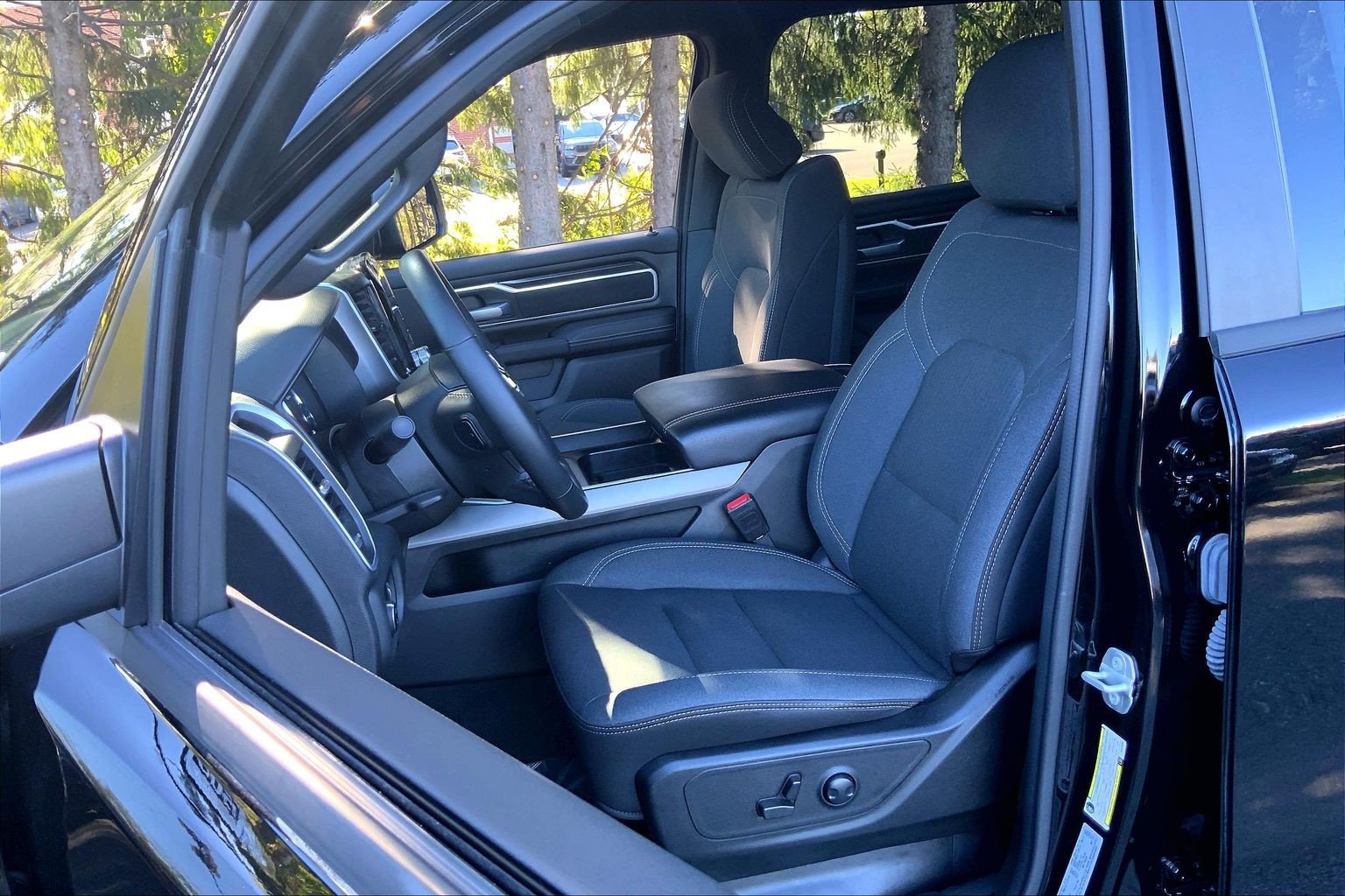 Used 2023 RAM 1500 Big Horn AWD/4WD image 7
