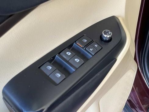 Used 2019 Toyota Highlander XLE image 30