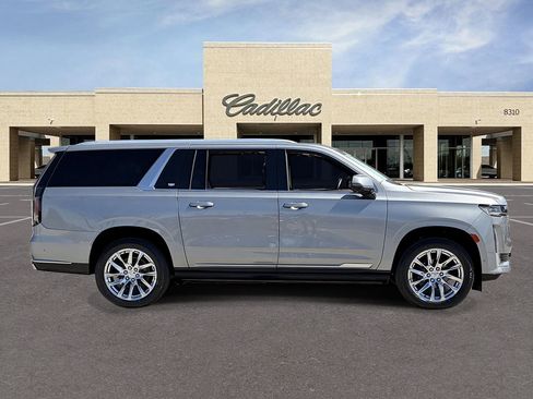 Certified 2023 Cadillac Escalade ESV Premium Luxury Platinum w/ LPO, Radiant Package AWD/4WD image 4