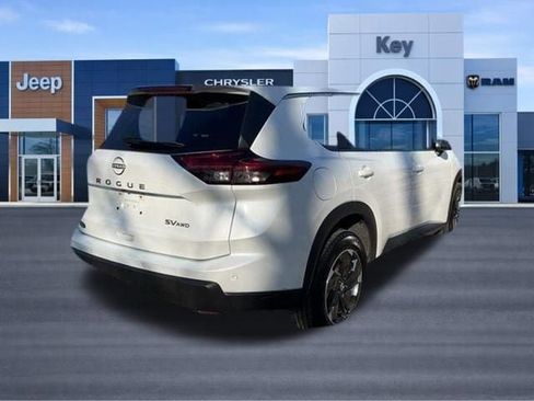 Used 2024 Nissan Rogue SV AWD/4WD image 27