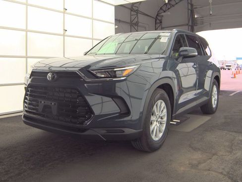 Used 2025 Toyota Grand Highlander FWD image 1