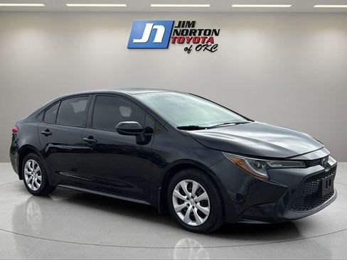 Used 2022 Toyota Corolla LE FWD image 3