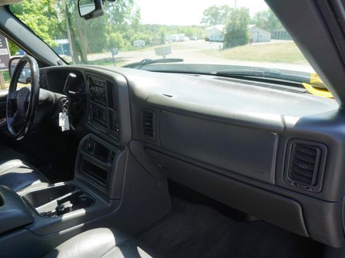 Used 2007 Chevrolet Silverado 2500 LT w/ Onstar Plus Package AWD/4WD image 18