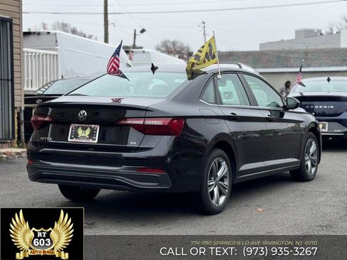 Used 2024 Volkswagen Jetta SE image 6