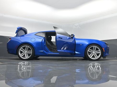 Used 2018 Chevrolet Camaro SS image 7