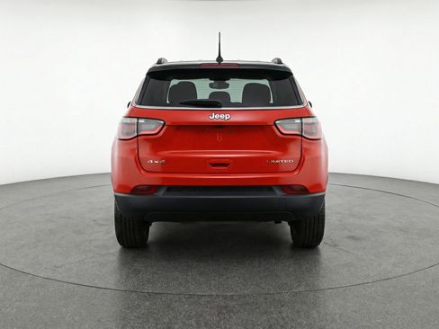 Used 2025 Jeep Compass Trailhawk AWD/4WD image 7