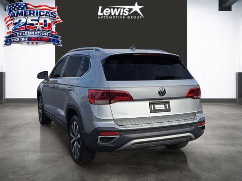 Used 2023 Volkswagen Taos SE FWD image 3