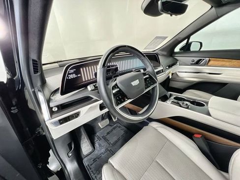 Used 2026 Cadillac Vistiq Sport image 10