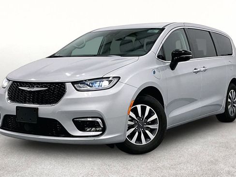 Used 2024 Chrysler Pacifica Limited FWD image 12