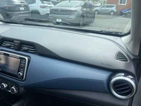 Used 2025 Nissan Versa SV FWD image 35