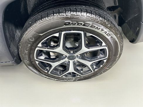 Used 2025 Jeep Compass Limited image 11