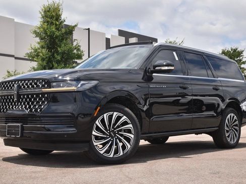 New 2026 Lincoln Navigator L Black Label AWD/4WD image 1