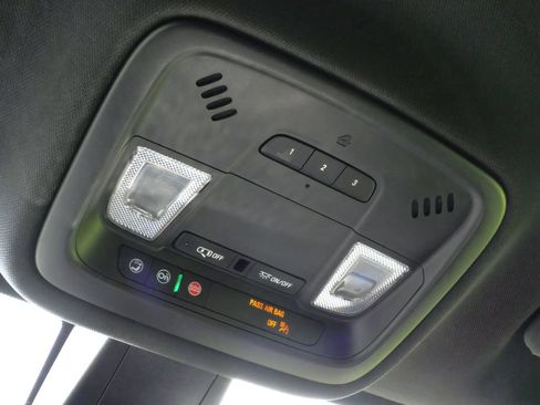 Used 2023 Chevrolet Traverse LT AWD/4WD image 16