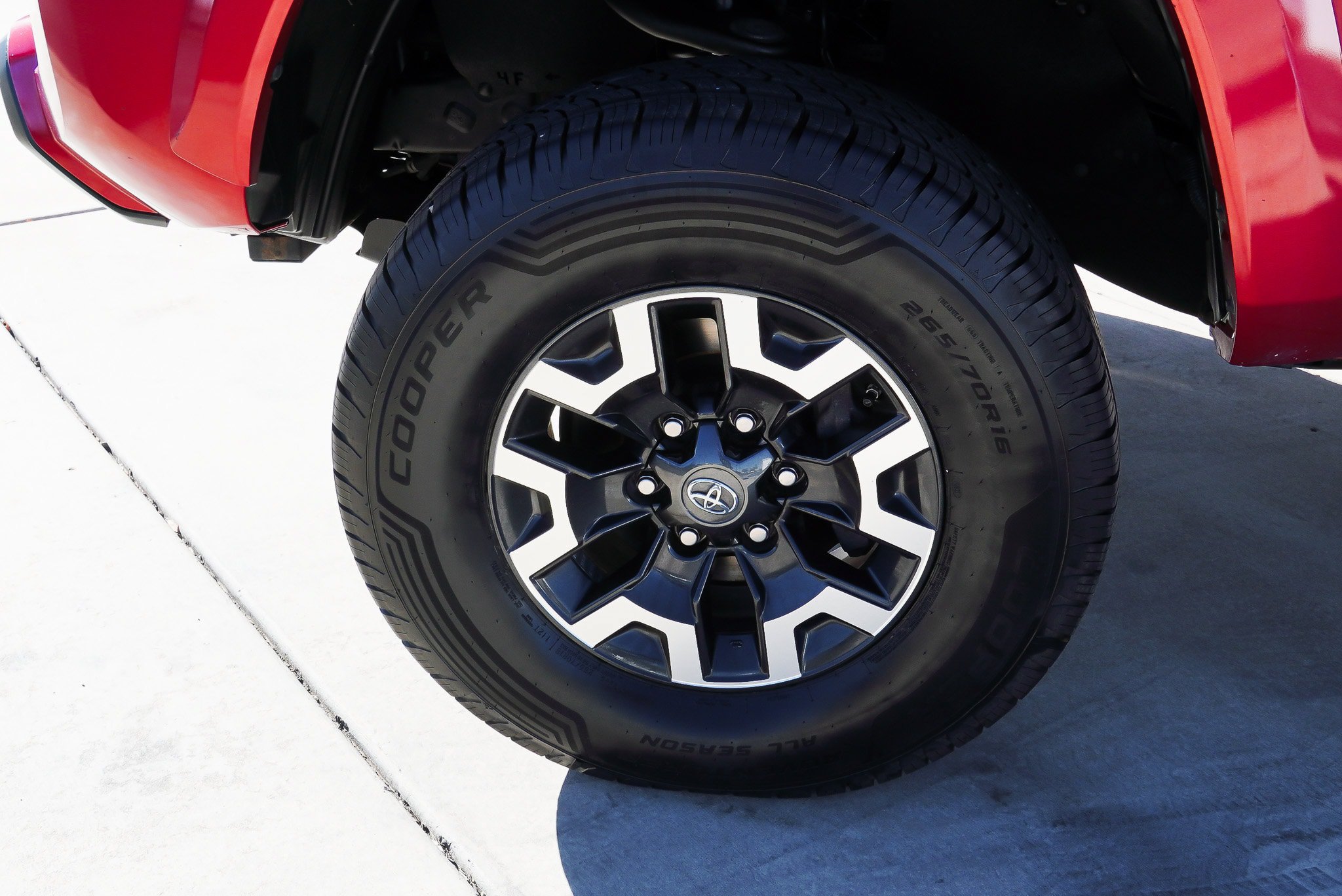 Used 2019 Toyota Tacoma SR5 AWD/4WD image 12
