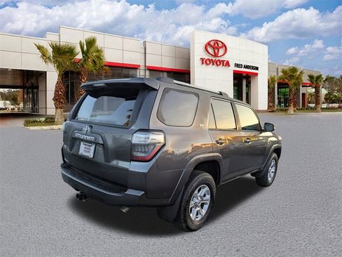 Certified 2022 Toyota 4Runner SR5 Premium image 5