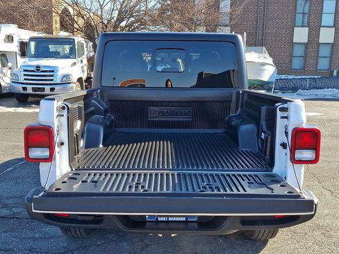 Used 2023 Jeep Gladiator Overland image 27