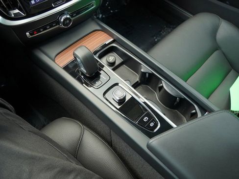 Used 2024 Volvo V60 B5 Cross Country Plus image 16