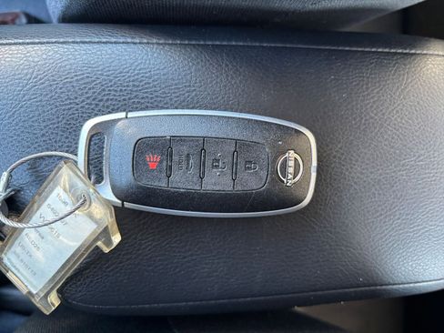 Used 2025 Nissan Versa SV image 21