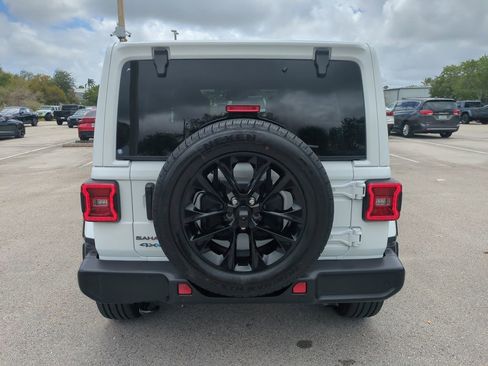 Used 2025 Jeep Wrangler Unlimited Sahara w/ Safety Group image 7