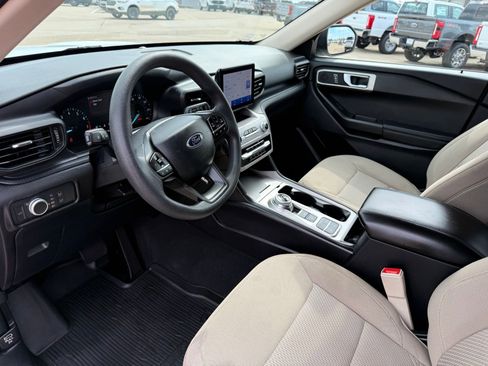 Certified 2022 Ford Explorer 2WD image 11