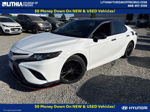 Used 2019 Toyota Camry SE w/ Carpet Mat Package FWD image 1