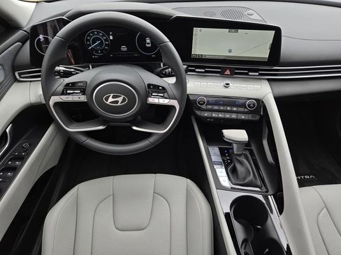Certified 2026 Hyundai Elantra Limited FWD image 24