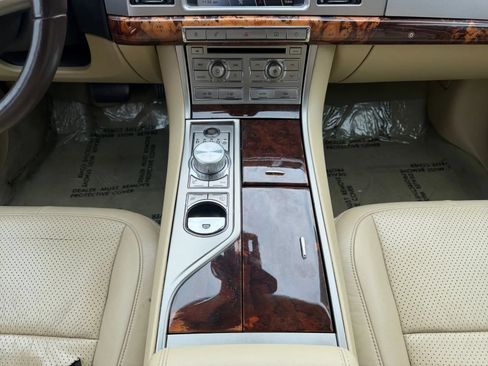 Used 2010 Jaguar XF Premium RWD image 18