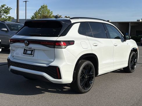 New 2026 Volkswagen Tiguan SE R-Line FWD image 5