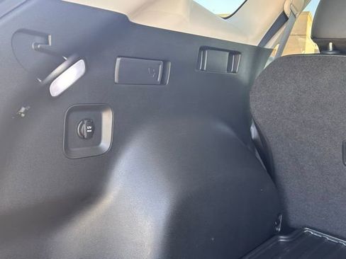 Used 2025 Kia Sportage SX image 12