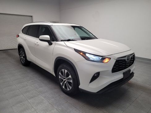 Used 2020 Toyota Highlander XLE FWD image 13